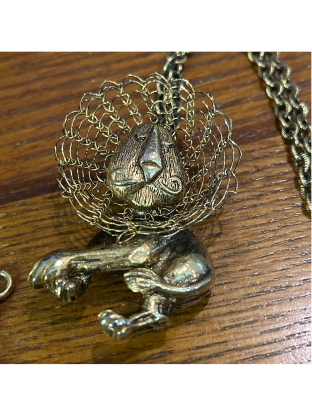 Women's vintage Lion Pendant Necklace 26” chain Gold tone - Picture 2 of 3